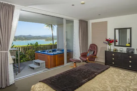 Tarlton's Lodge Отели рядом с достопримечательностью «Hole In The Rock Dolphin Cruise»