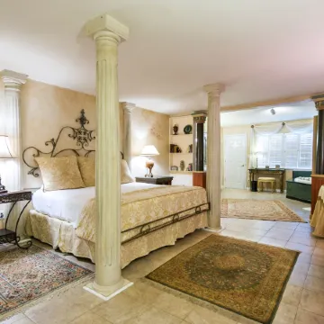 Historic Michabelle Inn