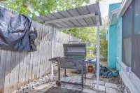Largo Family Oasis Private Pool and Hot Tub! - parking