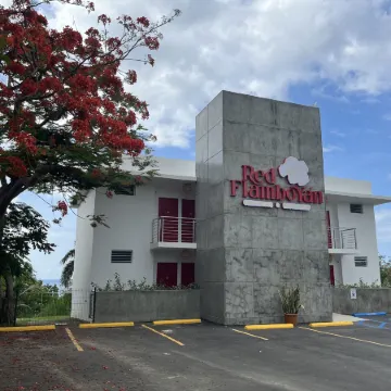 Red Flamboyan Guesthouse and Restaurant