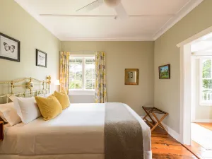 Arcadia Lodge Russell