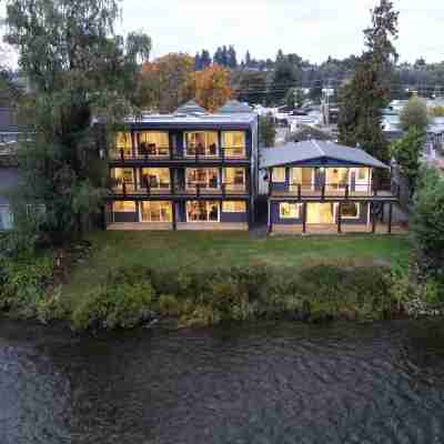 Chateau Riverside Hotel Exterior