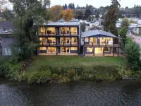 Chateau Riverside Hotels in Campbell River