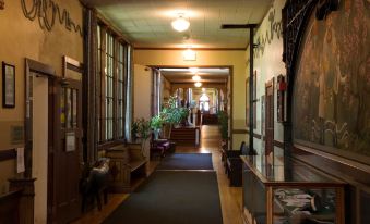 McMenamins Kennedy School