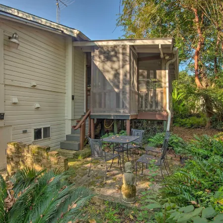 Pet-Friendly Natchez Home Walk to Downtown!