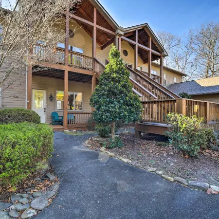 Beautiful Whittier Condo w/ Deck + Mtn Views!