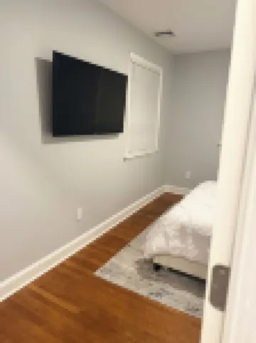 3-bedroom duplex apartment in lovely Stroudsburg by Main Street. 斯特勞茲堡酒店