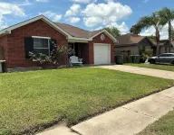 Charming & Spacious 4-bedroom homr with AC, WiFi, Lots of Parking in Brownsville