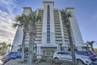 High-Rise Destin Condo w/ Balcony + Pool View - Condos