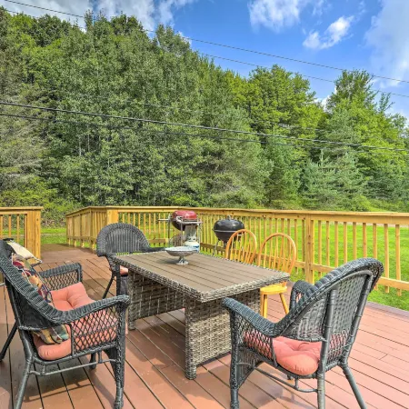 Bright Tucked-Away Cabin w/ Furnished Deck + Grill