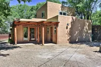 Cozy Home w/ Media Room: Short Walk to Taos Plaza! - Parkering