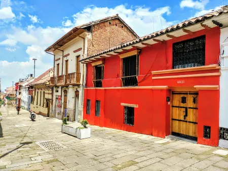 Apartaestudios la Candelaria Отели рядом с достопримечательностью «Casa de Moneda»