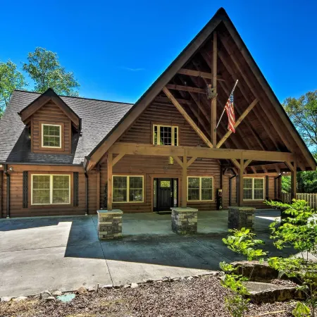 Trenton Cabin w/ Hot Tub - 14 Mi to Lookout Mtn!