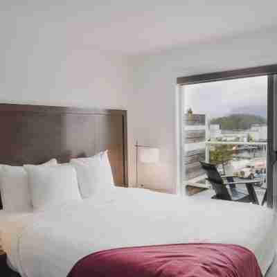 Tofino Resort + Marina Rooms