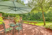 Lovely Bryan Home w/ Deck - 4 Mi to Kyle Field! - Homestays