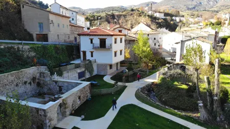 Hotel Rural Villa Liquidámbar Отели в г. La Rioja Province