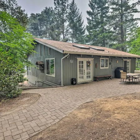 Step-Free Hawkins Bar Home Near Trinity River