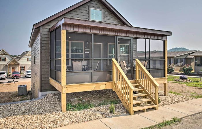 Updated Cabin w/ Direct Lake Access & Pool!