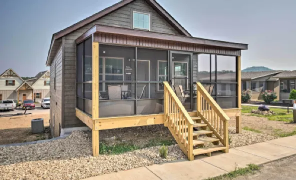 Updated Cabin w/ Direct Lake Access & Pool!