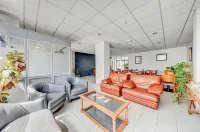 Hôtel Robespierre Ex Idéal hôtel Paris - Montreuil فنادق في Montreuil