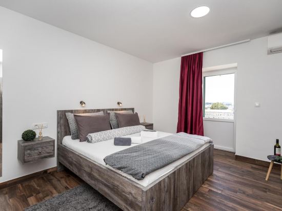 Apinelo Port Rooms