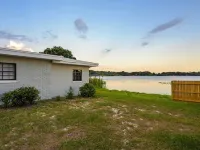 Hook, Line & Leisure: Lakefront Gem w/ Porch! Hotels in Winter Haven