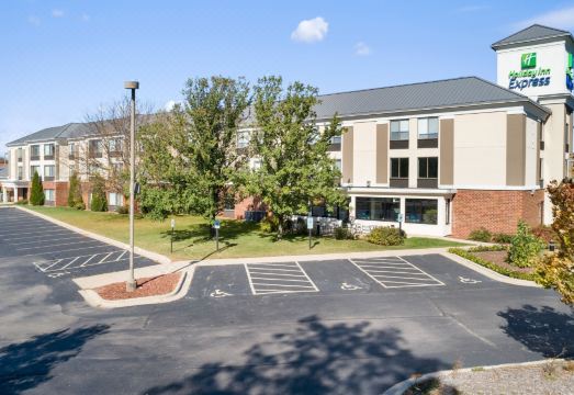 4. 홀리데이 인 익..