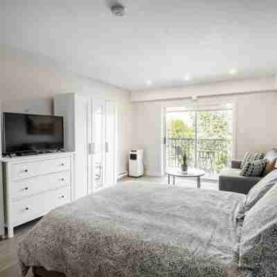 Gibsons Landing Inn Rooms