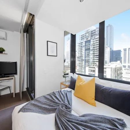 Cozy & Modern Studio Right Next to Southern Cross
