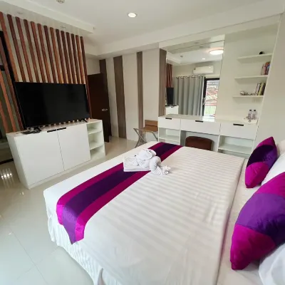 Phitsanulok United Hotels near Wat Chulamani