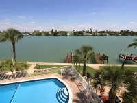 Westwinds Waterfront Resort - Beach