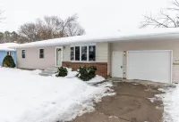 A Cozy Updated 3 Bedroom Home! - WiFi