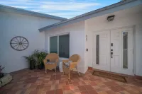 Sun-Soaked FLL Getaway • Pool • BBQ • Near Beaches
