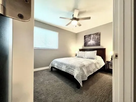 Butterfly Park Retreat #3 - Centrally located to Decorah's Top Attractions!