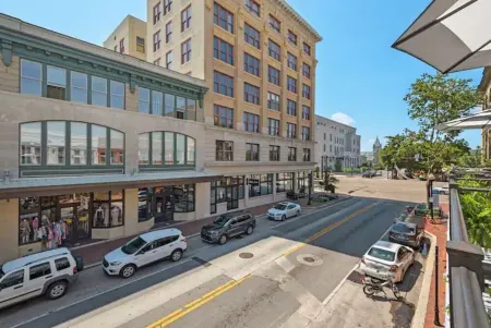 Fabu Posh B ~ Luxe Historic Palafox Balcony 1 BR