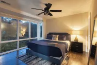 Sleek Modern Stay w/ Balcony & Parking Near Broadway 9th Ave