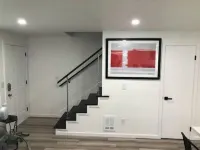 Luxury Brand New Remodeled 3 Bedroom Duplex! 에버렛 호텔