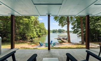 Lake Days by AvantStay Hot Tub Firepit Game Room Private Dock Access