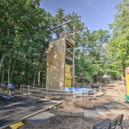 McGaheysville Vacation Rental Yard and Fire Pit!