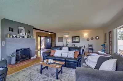 Charming Spring Valley Retreat w/ Private Pool! Отели рядом с достопримечательностью «Bancroft Ranch House Museum»