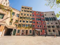 Hotel Ai Due Principi Отели рядом с достопримечательностью «Музей Коррер»
