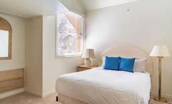 Columbia Place 5 by AvantStay Ski-InSki-Out Unit in Great Location