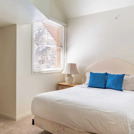 Columbia Place 5 by AvantStay Ski-InSki-Out Unit in Great Location