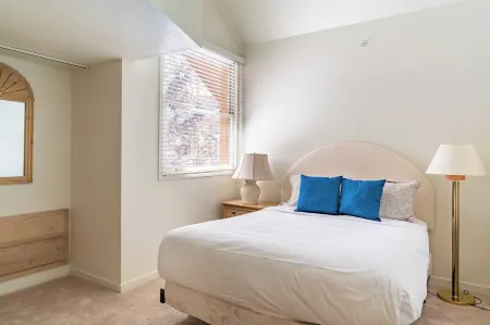 Columbia Place 5 by AvantStay Ski-InSki-Out Unit in Great Location