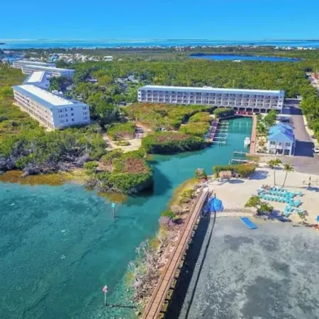 Oceanfront 2BR/2BA Remodeled Condo  King + Bunk Room Balcony Views