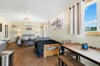 Comfy West Cabin nestled in Tombstone's Historic District! Pet Friendly!