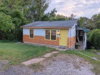 Charming 1-bedroom house in nice Imperial with AC.  Attn! Traveling Contractors Hotels in Windsor Township