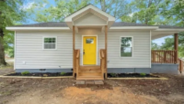 Yellow door Cottage Home