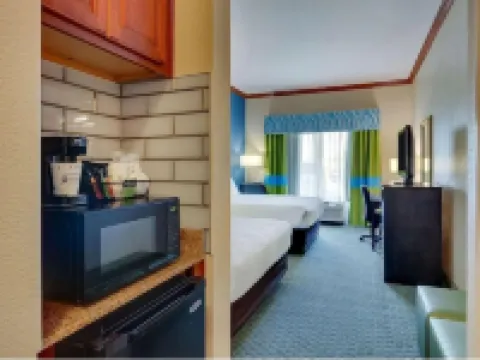 Comfort Inn & Suites Hotels in Woodway