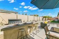 New Pool+Spa+Games+Large BBQ+Designer+Beautiful